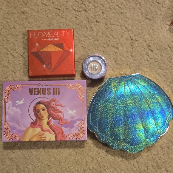 Makeup Bundle - Picture 1 of 5